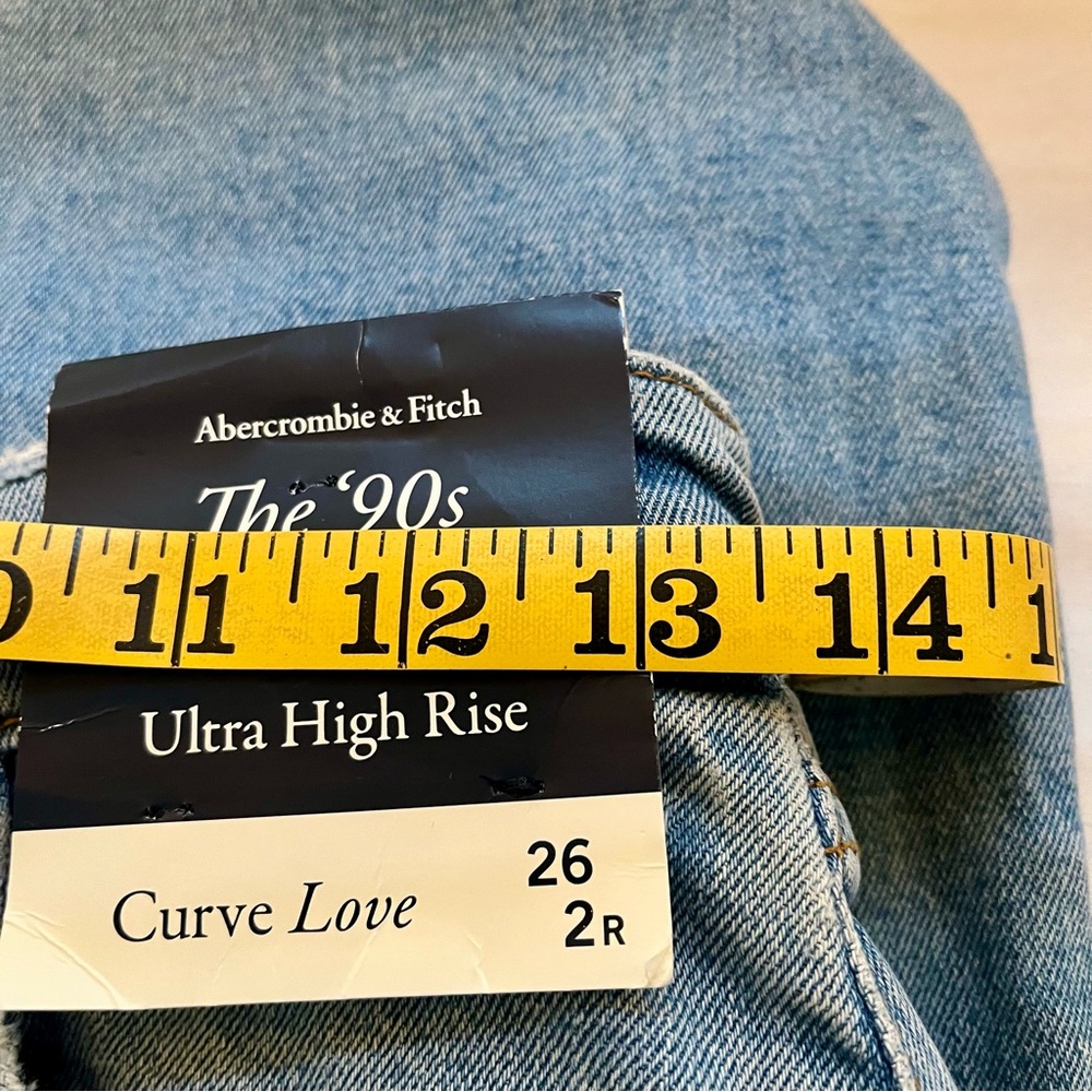 Abercrombie & Fitch NWT The 90’s Slim Straight High Rise Medium Fray Hem Jeans - Picture 13 of 15